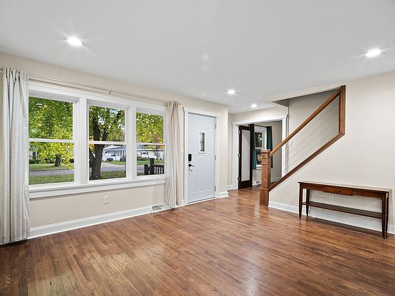 5th image of 1085 Carol Ave