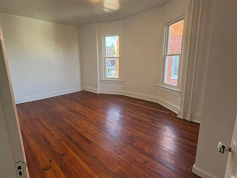 729 W Princess St #2 — Photo 7