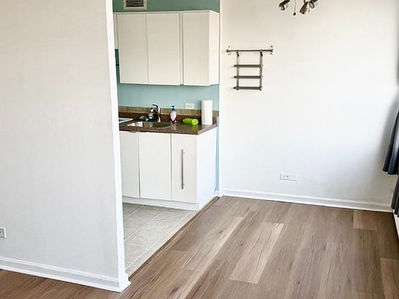 4th image of 6171 N Sheridan Rd APT 2708