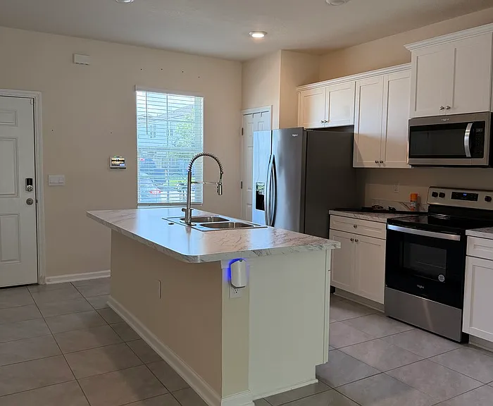 136 Whispering Brook Dr #136 — Photo 3