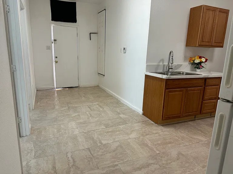 Dining area, entrance door
