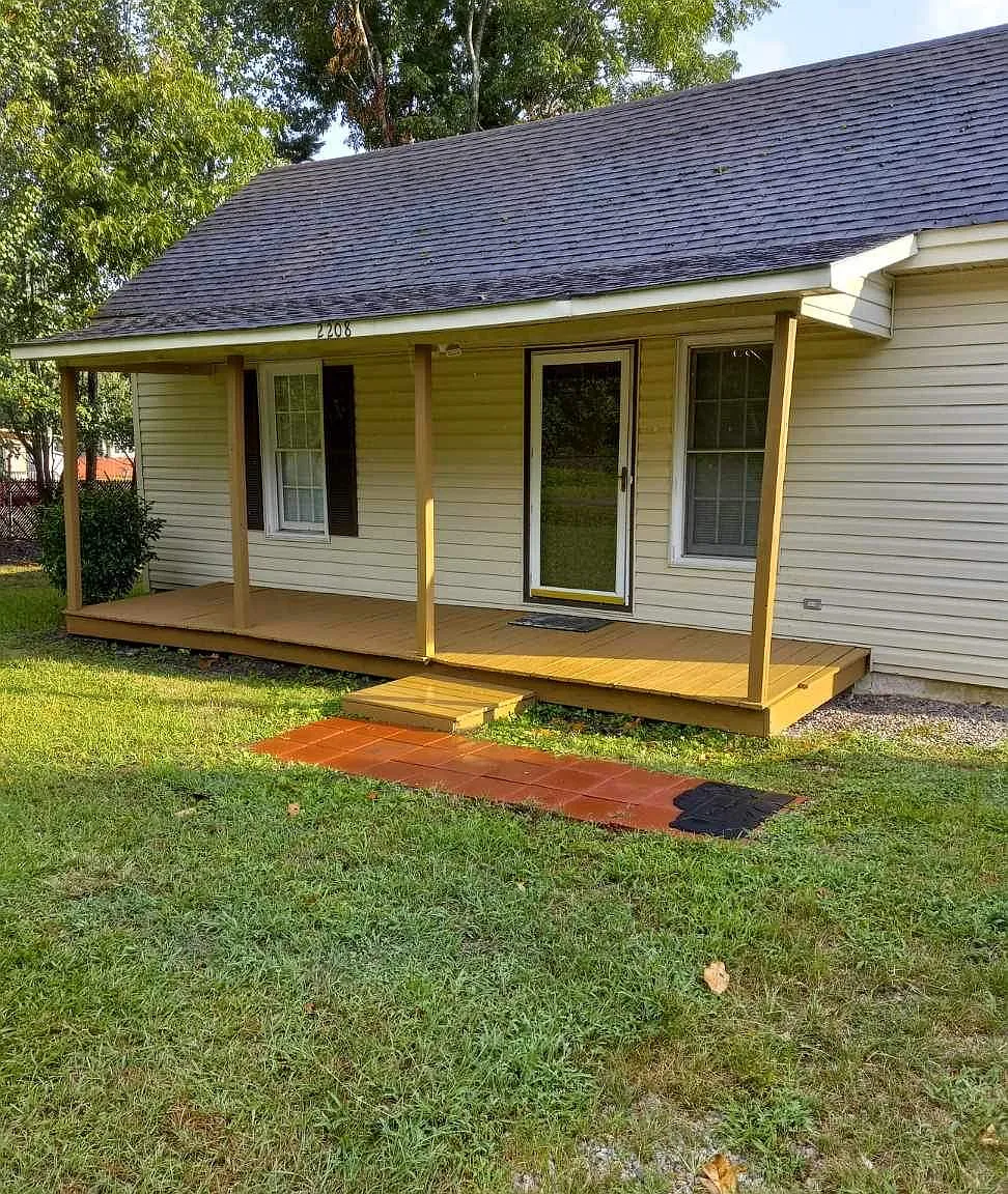 3 bed, 900 sqft, $1,500 — Photo 1