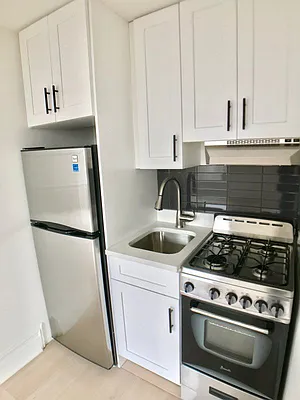 Rented by Bohemia Realty Group | media 17