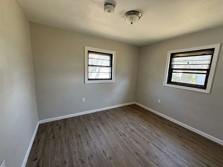 904 E Stanford St — Photo 12