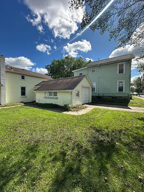 2 bed, 1.0 bath, 906 sqft, $1,495 — Photo 3