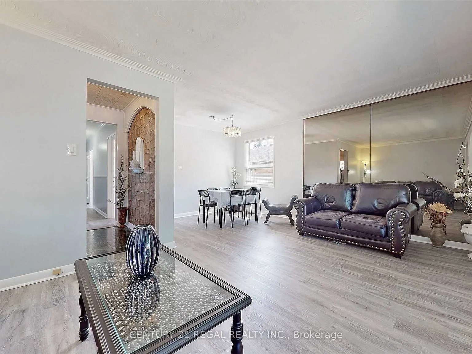 3 bed, $2,300 — Photo 2