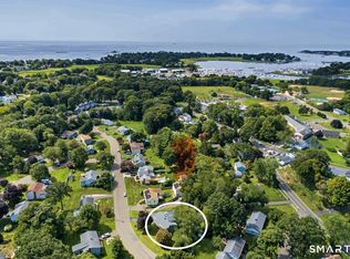 11 Woodside Dr, Branford, CT 06405