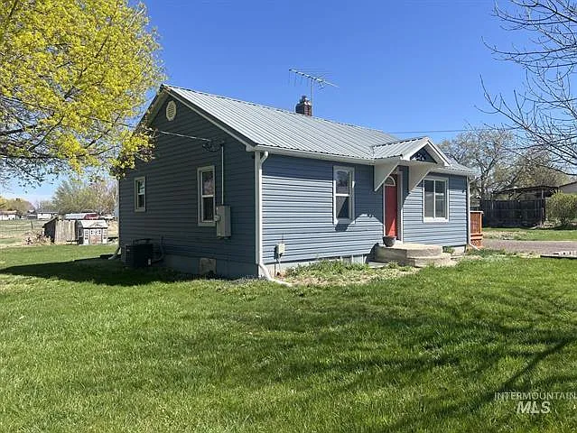 4 bed, 1858 sqft, $2,100 — Photo 3