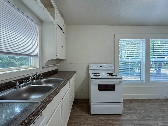 609 Amarillo St — Photo 7