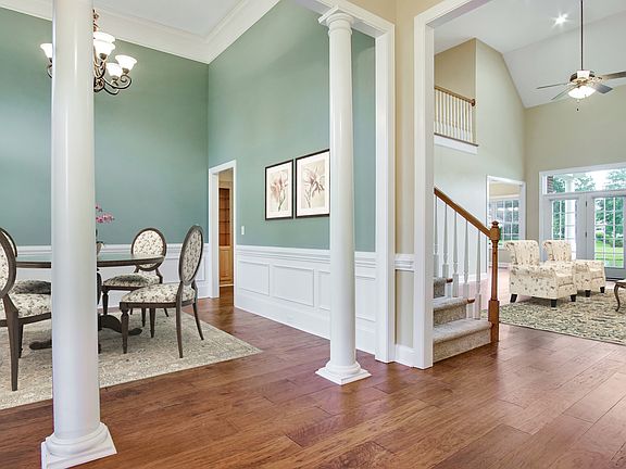 5th image of 8 Crestwood Dr