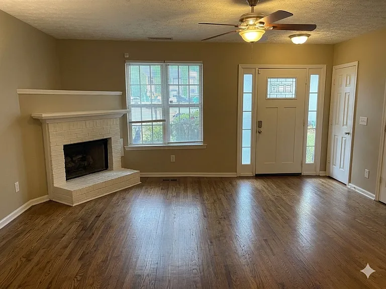 1902 Shawn Wayne Ct SE — Photo 4