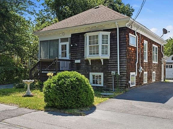 3rd image of 972 Elliot St
