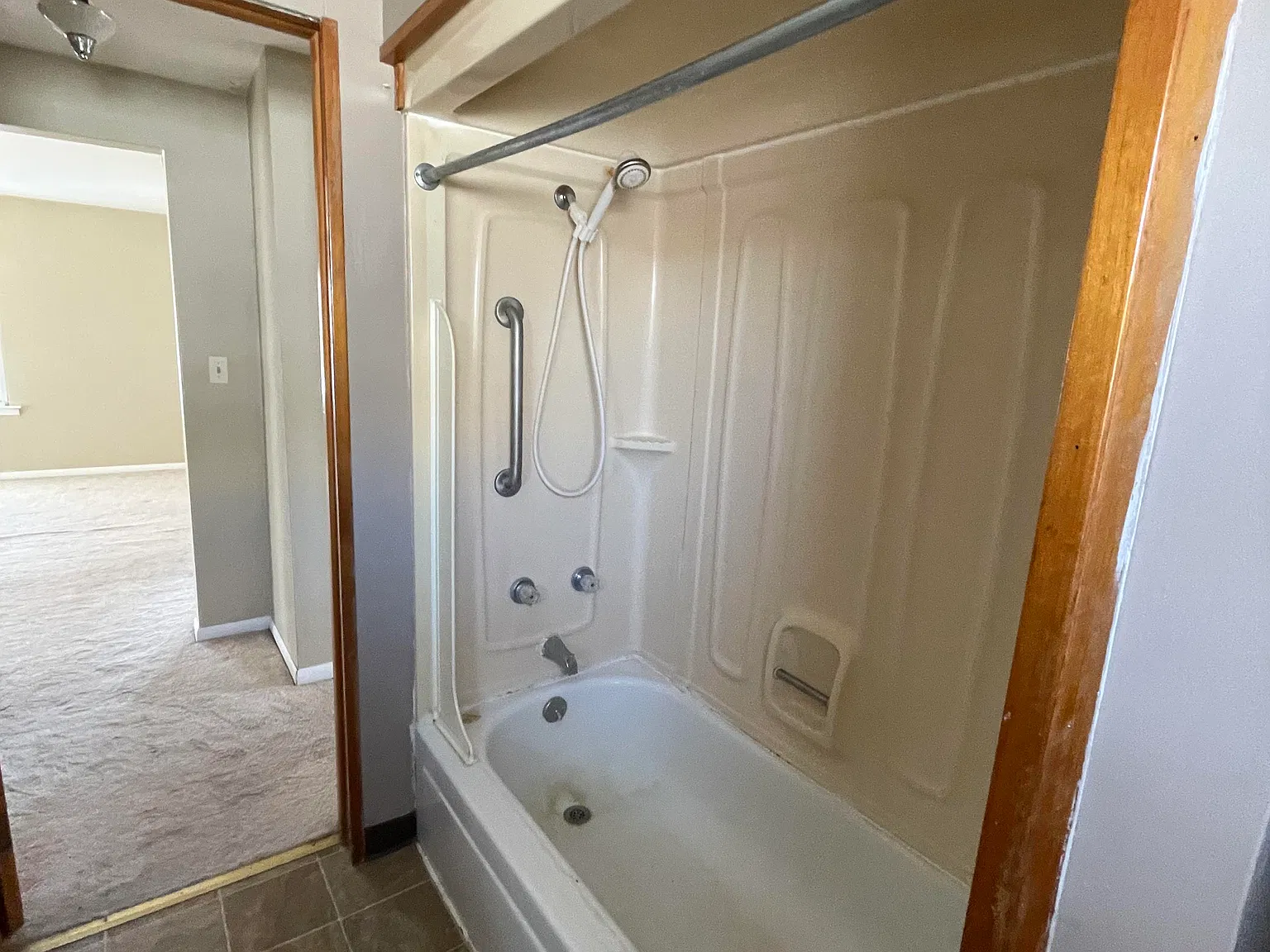 2 bed, 1200 sqft, $1,200 — Photo 2