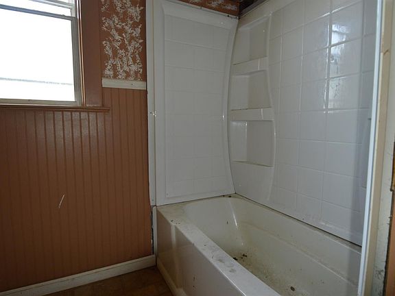 5th image of 343 N Charity St