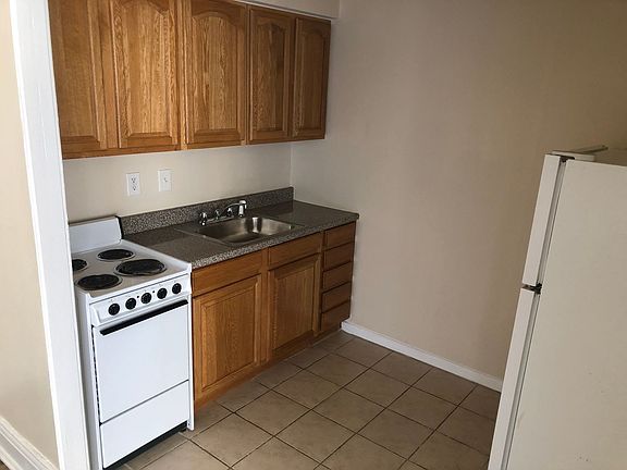 3rd image of 140 North St APT 325