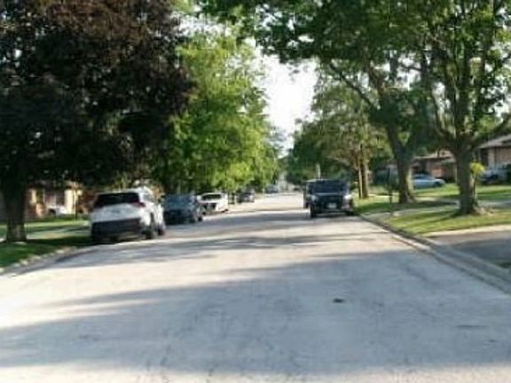 Exterior Neighborhood (street photo)
