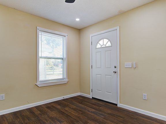 4th image of 1952 Burton Ln