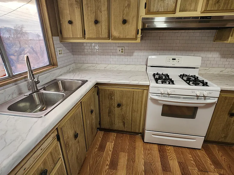 1111 W Hardy Ln #B — Photo 10