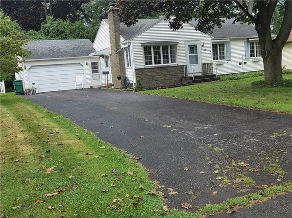 111 Hastings Ln, Rochester, NY 14617