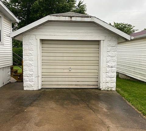 4th image of 2828 Avenue I