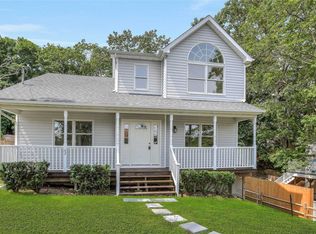 42 Floral Rd, Rocky Point, NY 11778