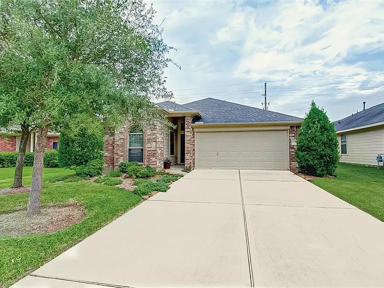 15506 Wedgewood Park — Photo 1