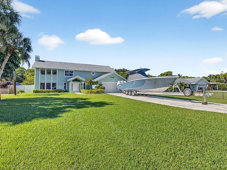6701 Hillside Ln — Photo 3