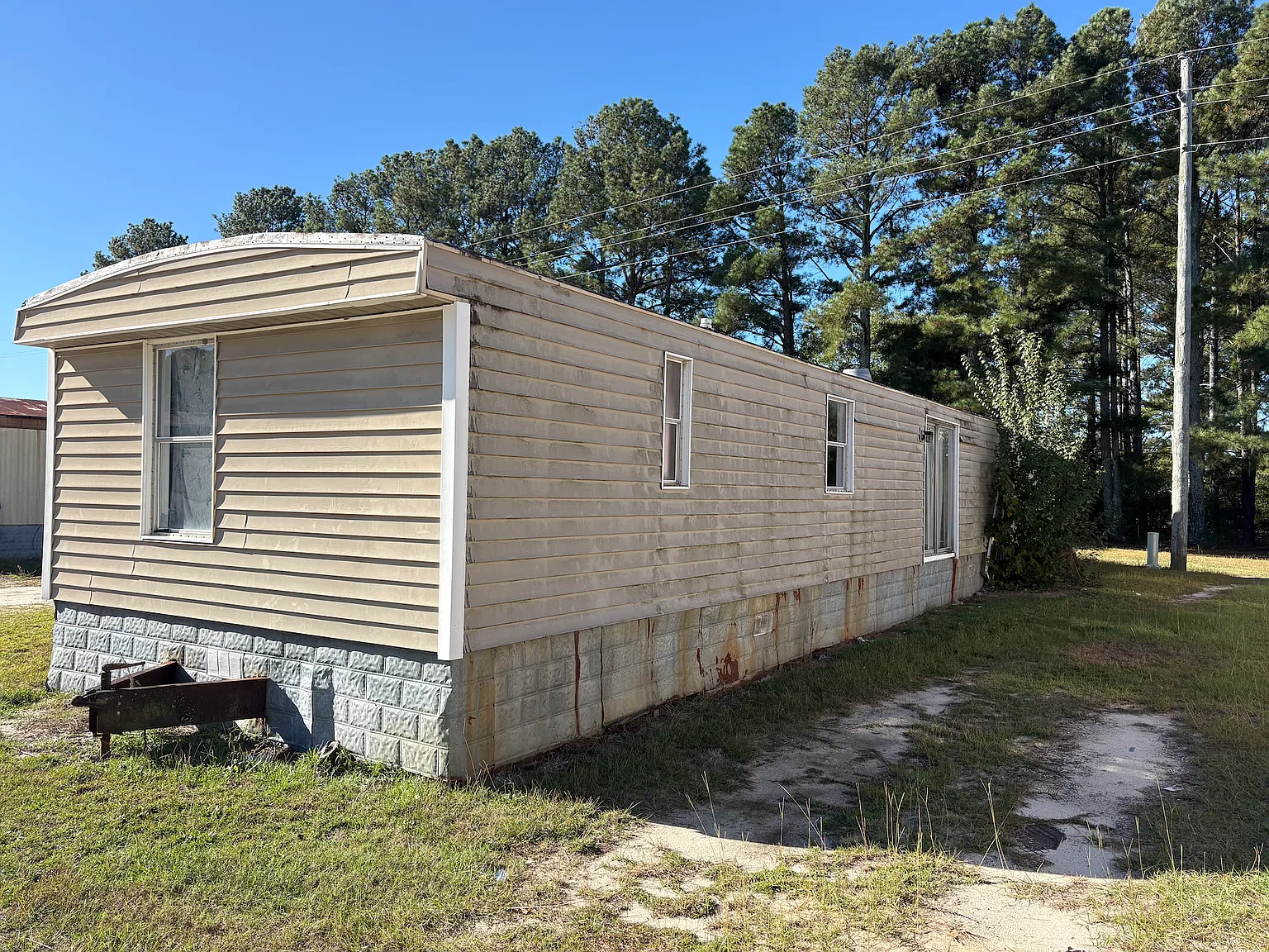 3 bed, 920 sqft, $225 — Photo 1
