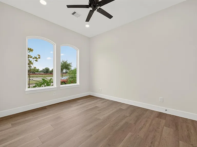 2226 Syrian St — Photo 27