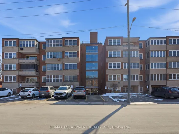 9 Grant Blvd #106, Hamilton, ON L9H 4L5
