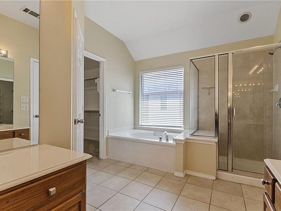 4th image of 1808 Hidden Brook Dr