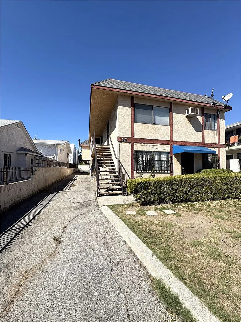 2 bed, 5004 sqft, $2,900 — Photo 1
