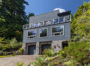 3029 SW Cascade Dr, Portland, OR 97205
