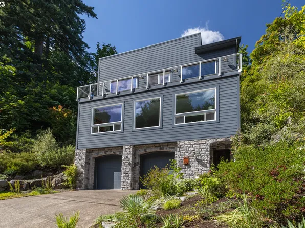 3029 SW Cascade Dr, Portland, OR 97205