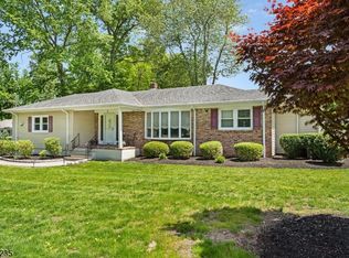 6 Crestwood Rd, Gillette, NJ 07933