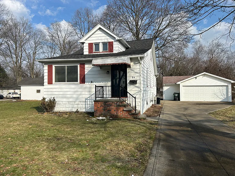 84 Thames Ave — Photo 3