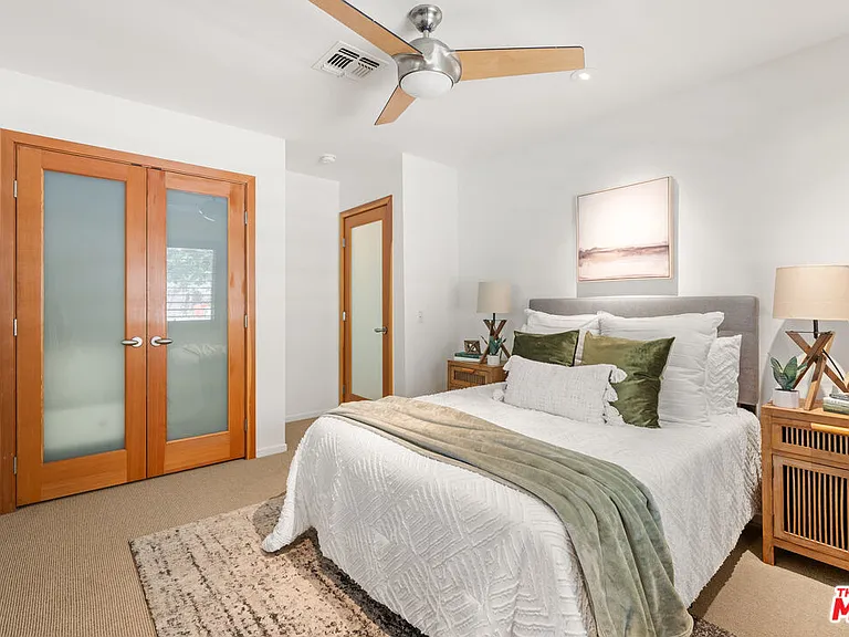 8781 Lookout Mountain Ave — Photo 14