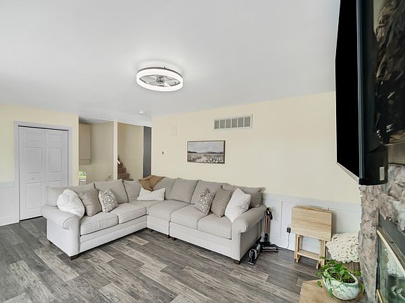 4th image of 9 Hickory Dr