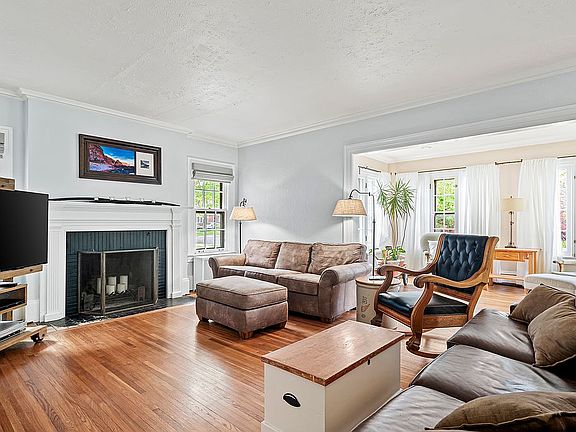 4th image of 370 Woodbridge Ave
