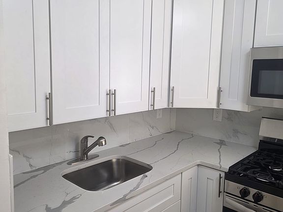 4th image of 905 E 178th St