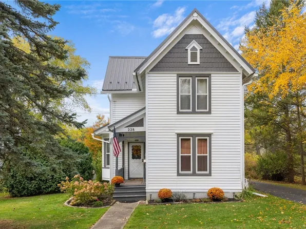 228 Hamilton St, Penn Yan, NY 14527