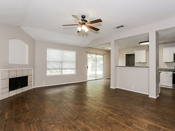 4th image of 100 Walnut Dr