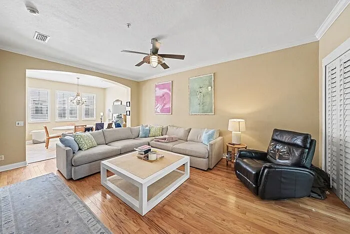 3 bed, 2.5 bath, 1884 sqft, $4,300 — Photo 2