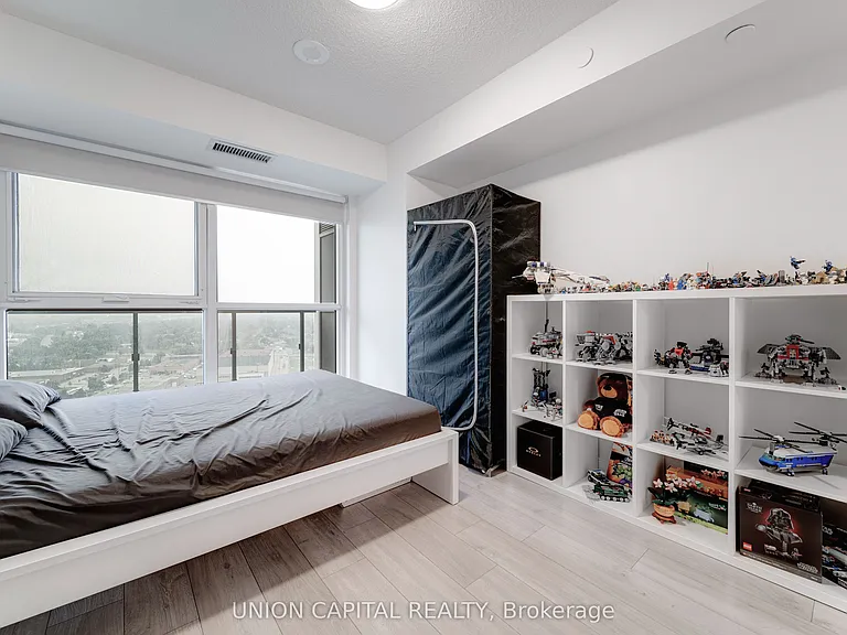 225 Village Green Sq #2010 — Photo 11