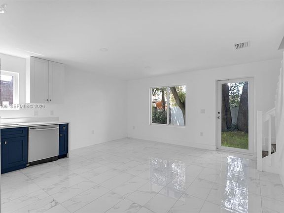 3rd image of 1627 NW 40th St