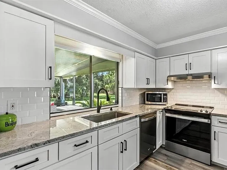 16 Courtney Pl — Photo 20