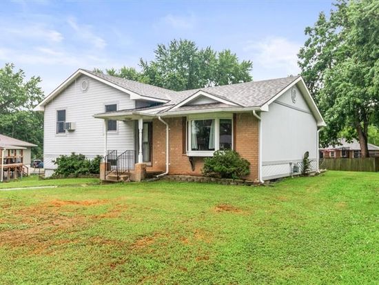 703 E Maple St, Archie, MO 64725