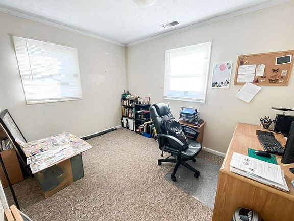 5th image of 940 Rose St