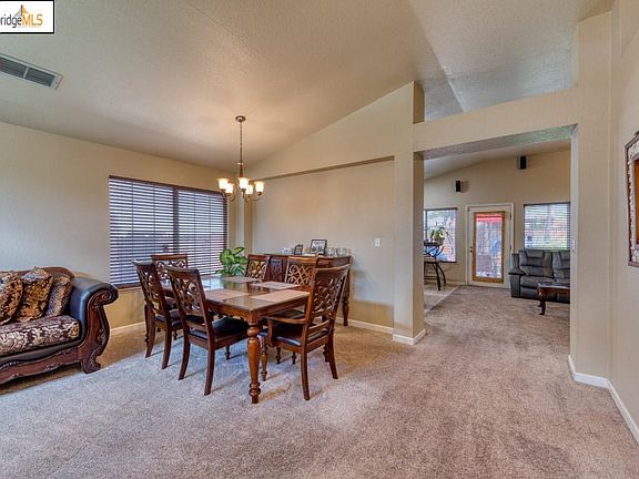 5th image of 4917 Eastview Way