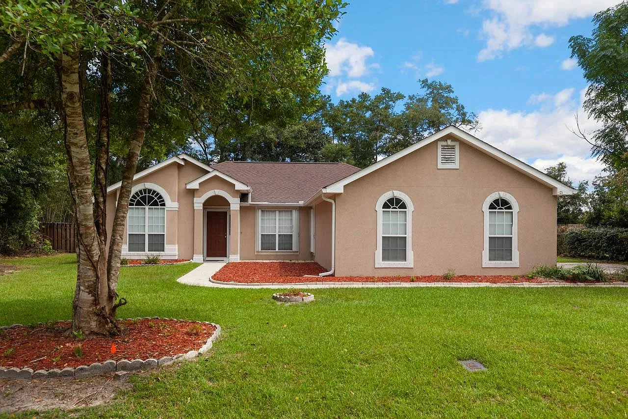 4 bed, 1745 sqft, $2,350 — Photo 2